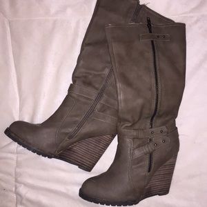 Women’s size 7 1/2 wedge heel boots